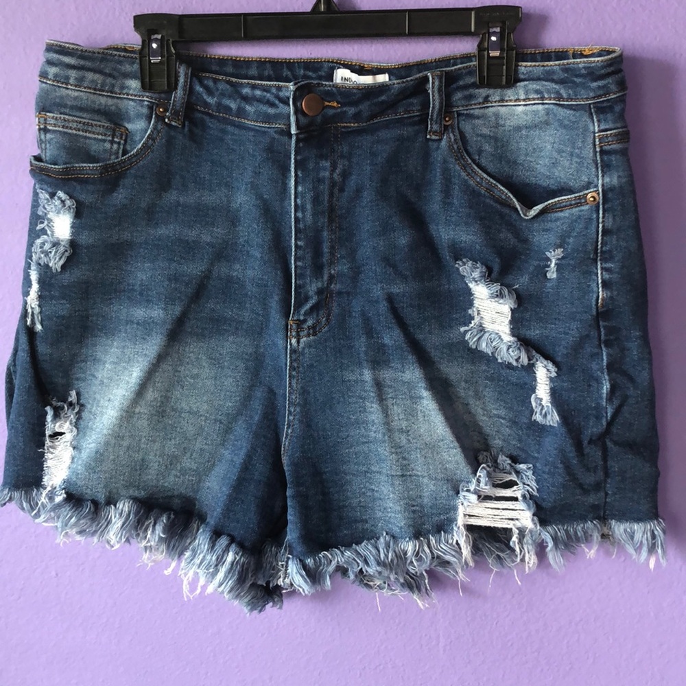 Daisy Dukes - Picture 1 of 5